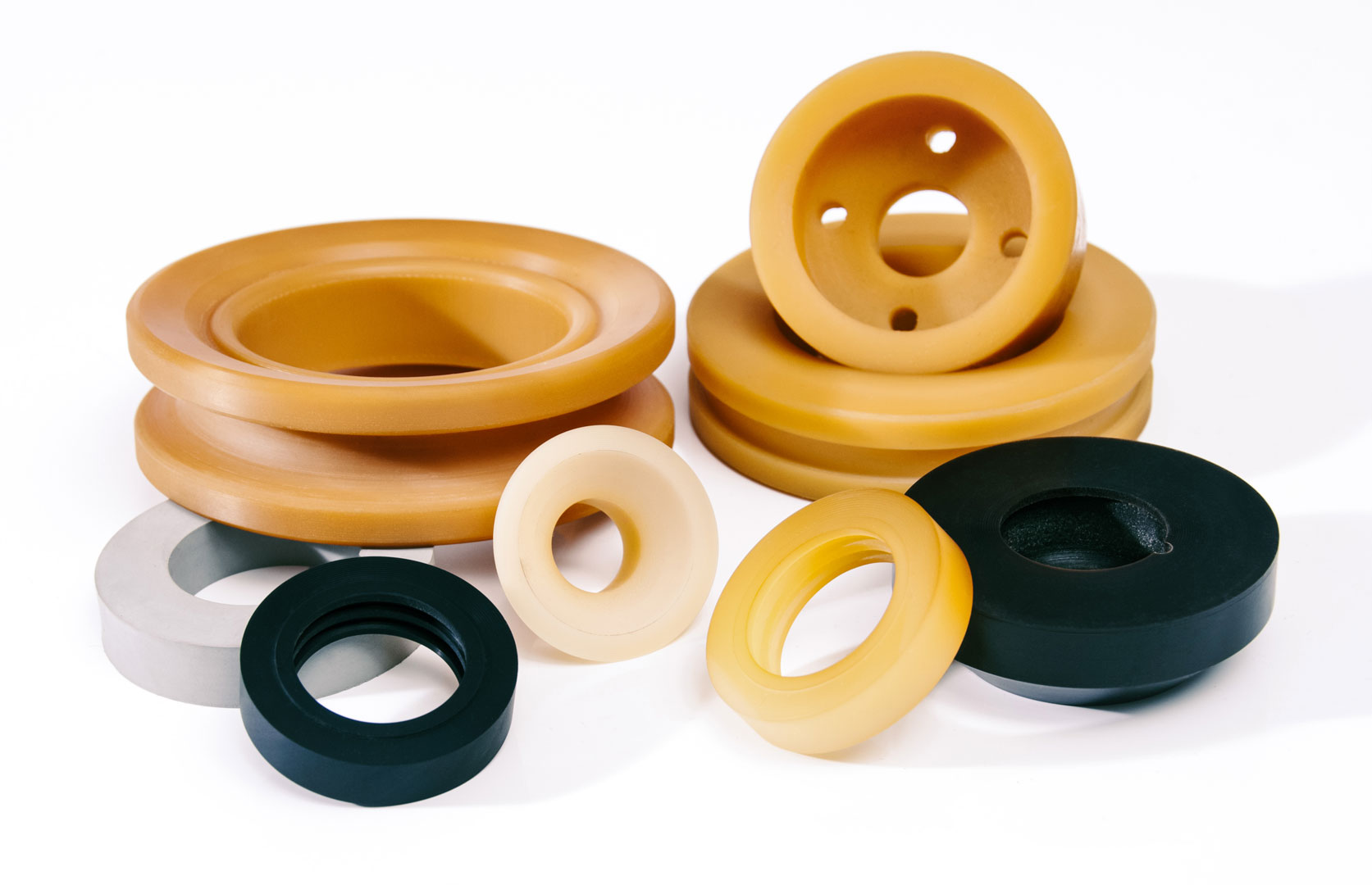 Verschiedene DrehTeile und Frästeile aus Polyurethan die wir PUR Nacharbeiten