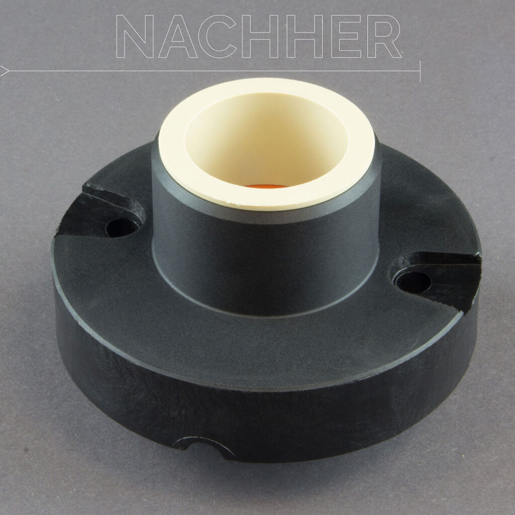 Ein schwarzes Spritzgussteil aus PA6 GF als fertige Baugruppe, von uns montiert